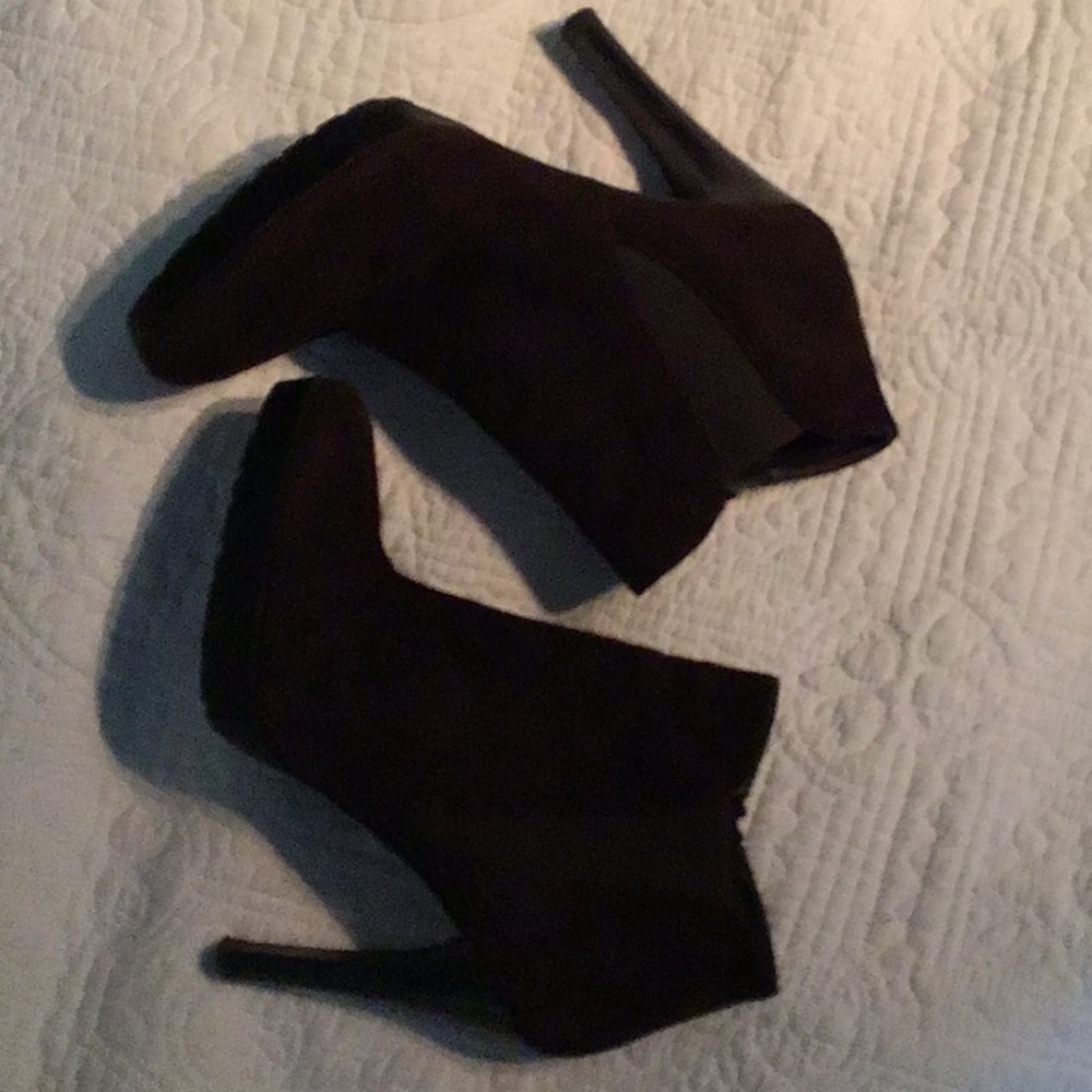 Stuart Weitzman brown suede booties
